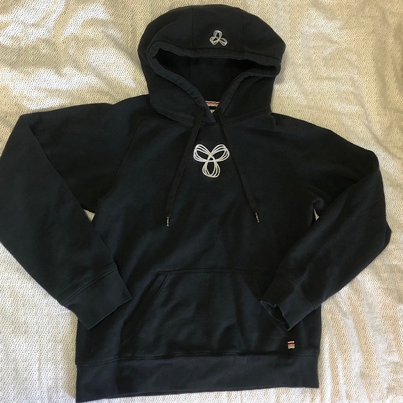 Aritzia Tops - TNA artizia hoodie